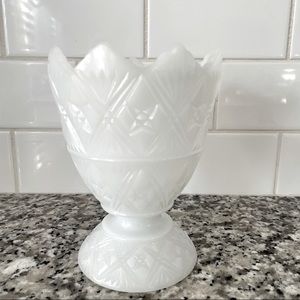 E.O. Brody Co Cleveland Ohio 2255 Vintage Milk Glass Vase Egg Star